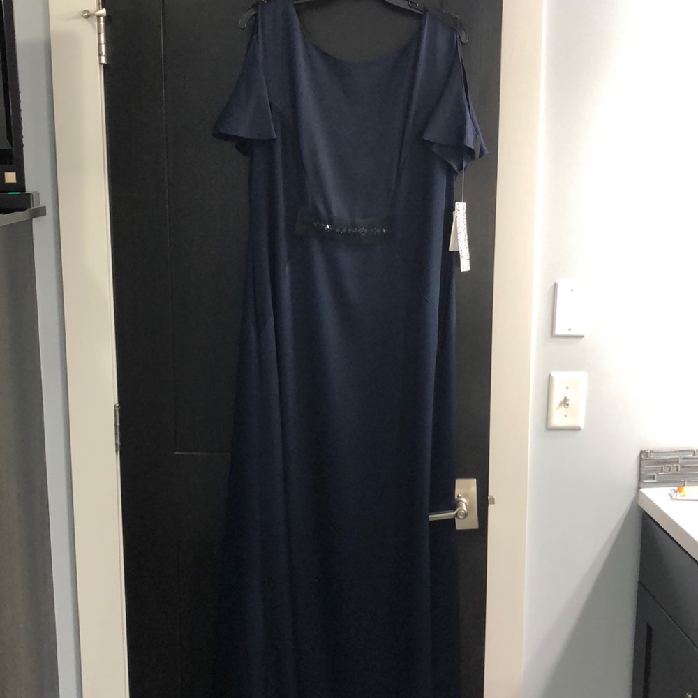 Kay Unger New York gown